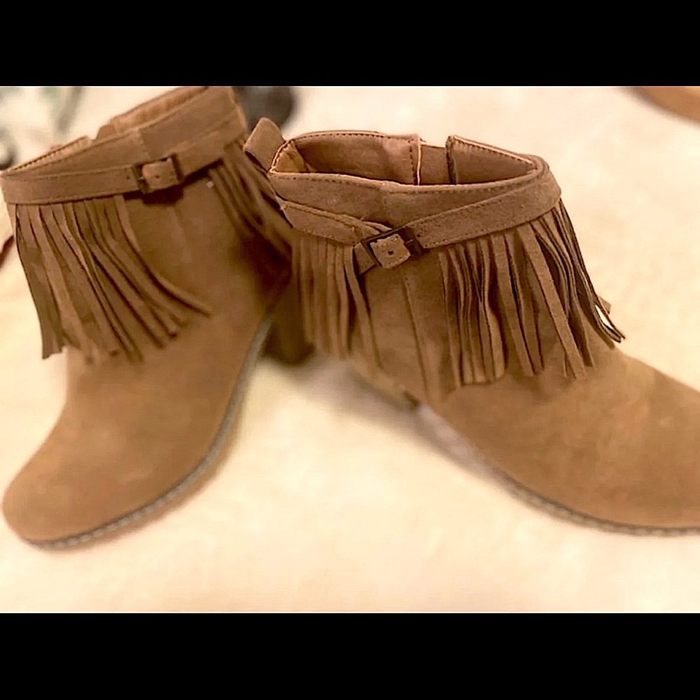 Great camel color, suede feel boots